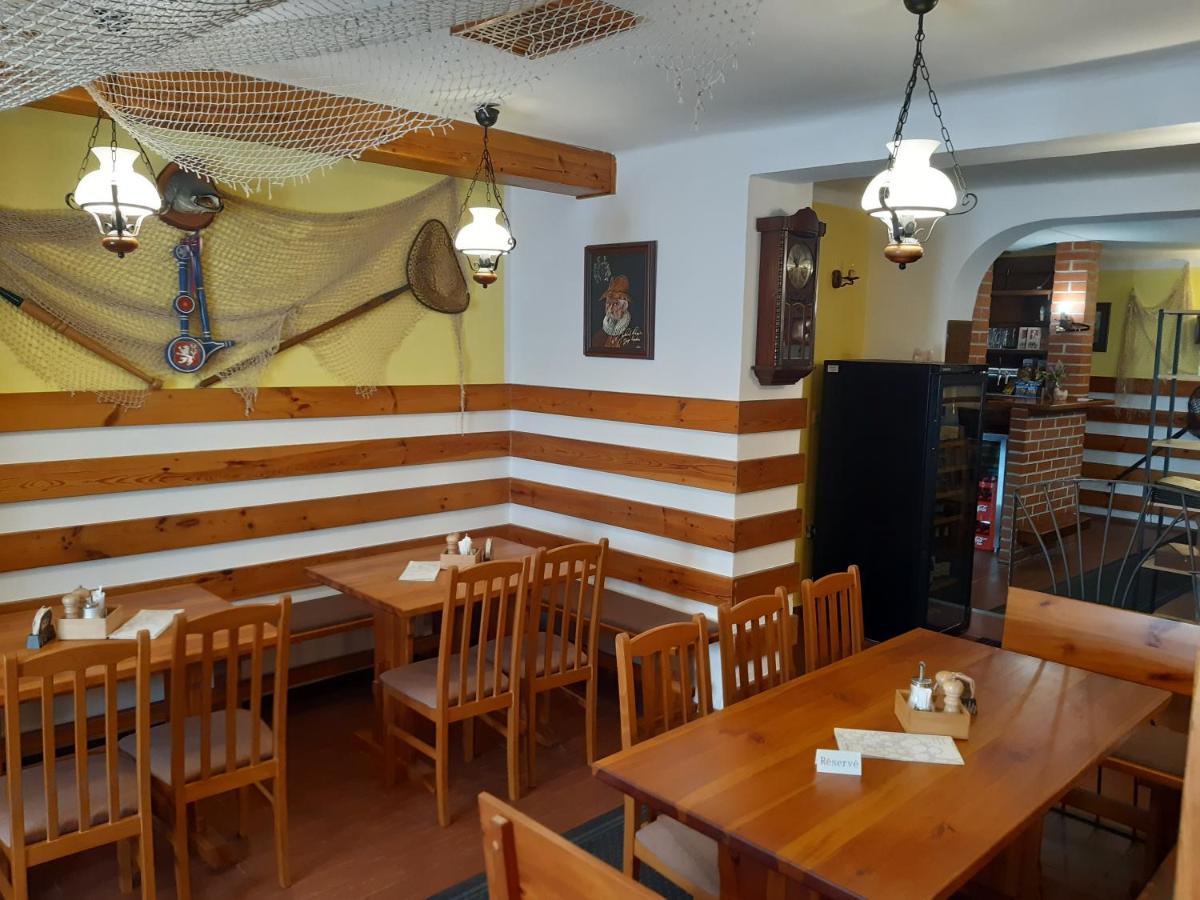 Třeboň Rozmberska Basta酒店 外观 照片